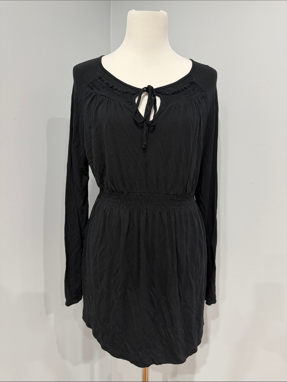 Liz Lange Black Long-Sleeve Tie-Neck Smocked Waist Dress